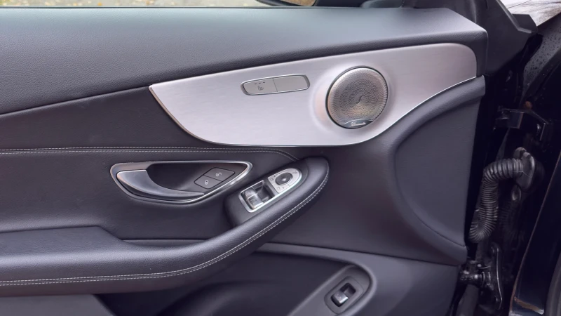 Mercedes-Benz C 220 4MATIC, снимка 10 - Автомобили и джипове - 52320370