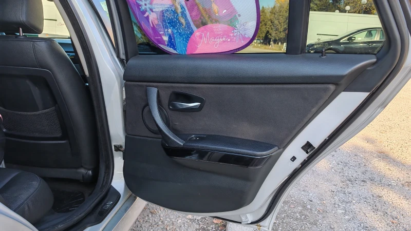 BMW 320, снимка 12 - Автомобили и джипове - 52698597