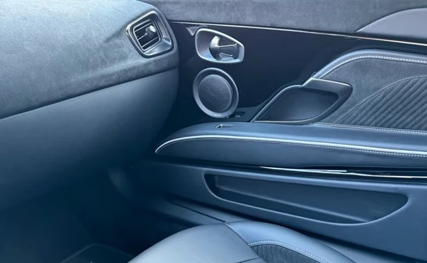 Aston Martin DBS = Ultimate = 1 of 300 �������� | Mobile.bg � ����������� 11