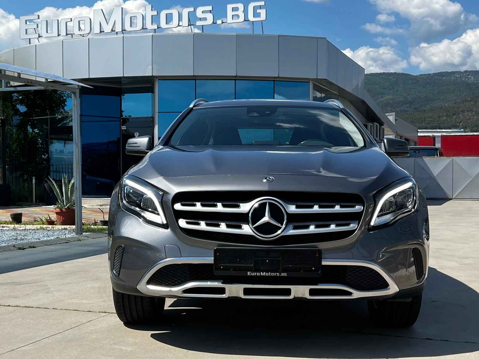 Mercedes-Benz GLA 180 SPORT, FACELIFT, AUT, NAVI+ CAMERA-КАТО НОВ!!! - изображение 2