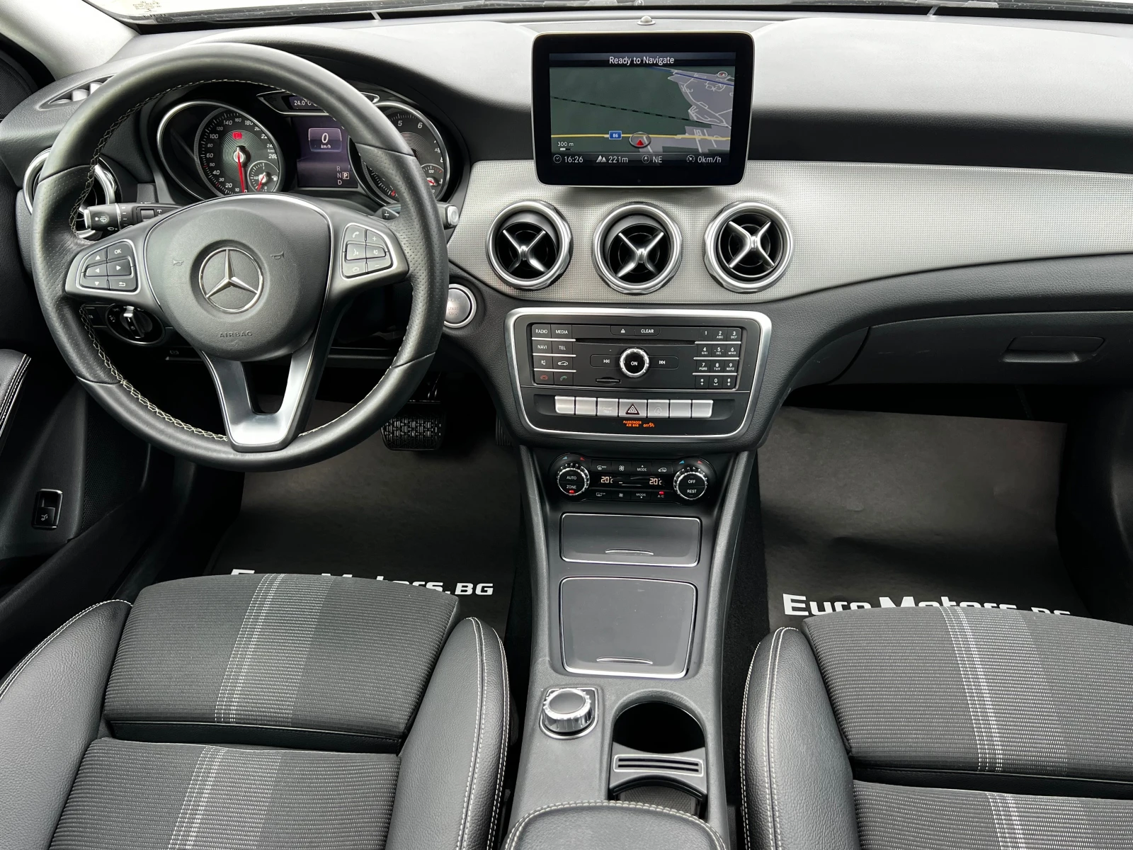 Mercedes-Benz GLA 180 SPORT, FACELIFT, AUT, NAVI+ CAMERA-КАТО НОВ!!! - изображение 9