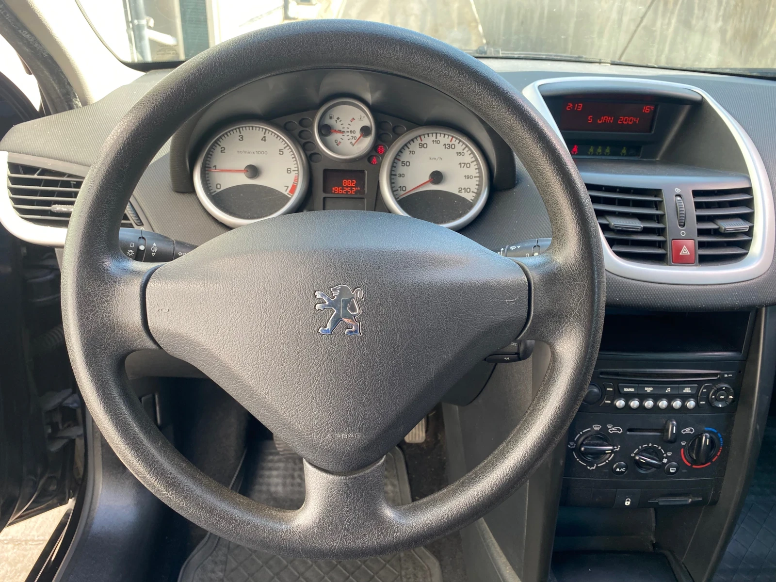 Peugeot 207 1.4 i clima - изображение 8