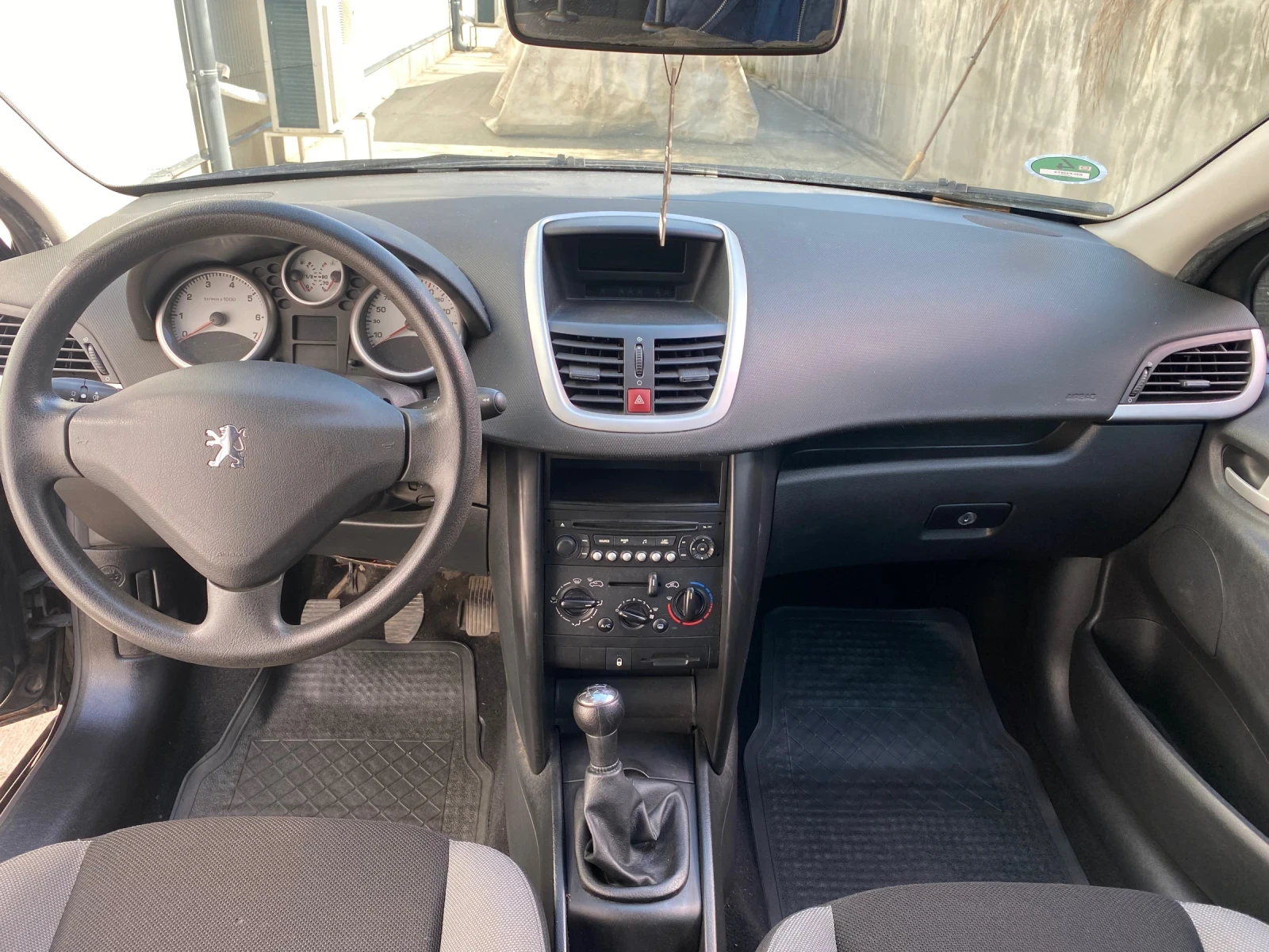 Peugeot 207 1.4 i clima - изображение 7
