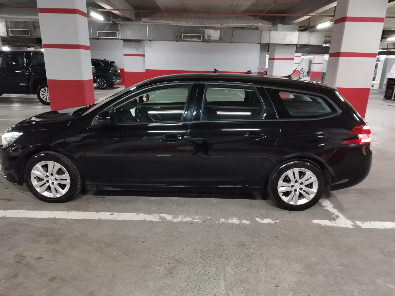 Peugeot 308 SW 1.5-130 EAT8-Усилена  газоразпр.верига - изображение 6