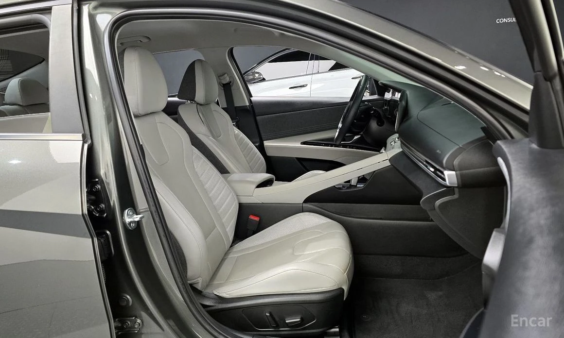 Hyundai Elantra, снимка 10 - Автомобили и джипове - 54076666