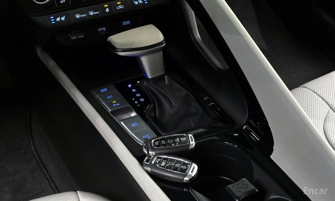 Hyundai Elantra, снимка 9 - Автомобили и джипове - 54076666