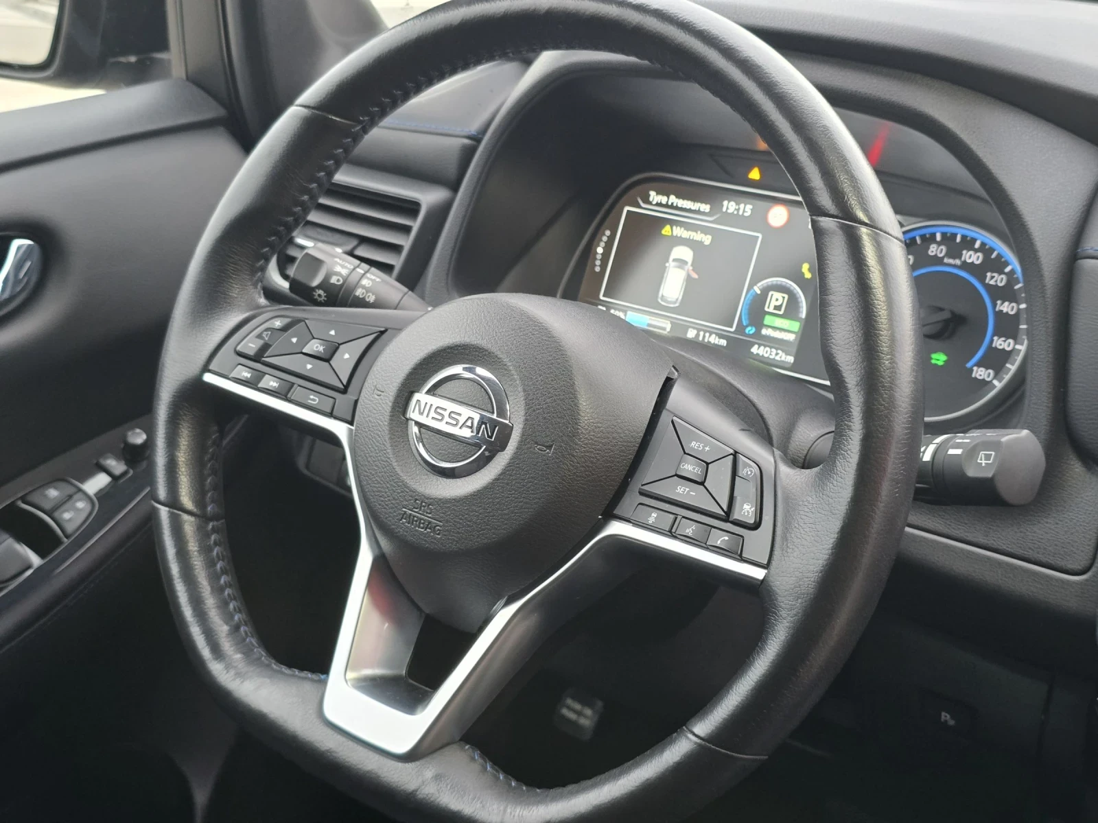 Nissan Leaf  40000Km/40kw/TEKNA/FULL-Service, снимка 12 - Автомобили и джипове - 54220753