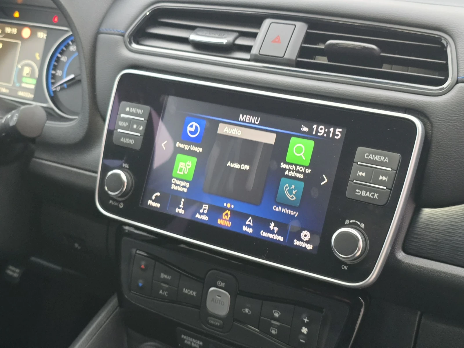 Nissan Leaf  40000Km/40kw/TEKNA/FULL-Service, снимка 11 - Автомобили и джипове - 54220753