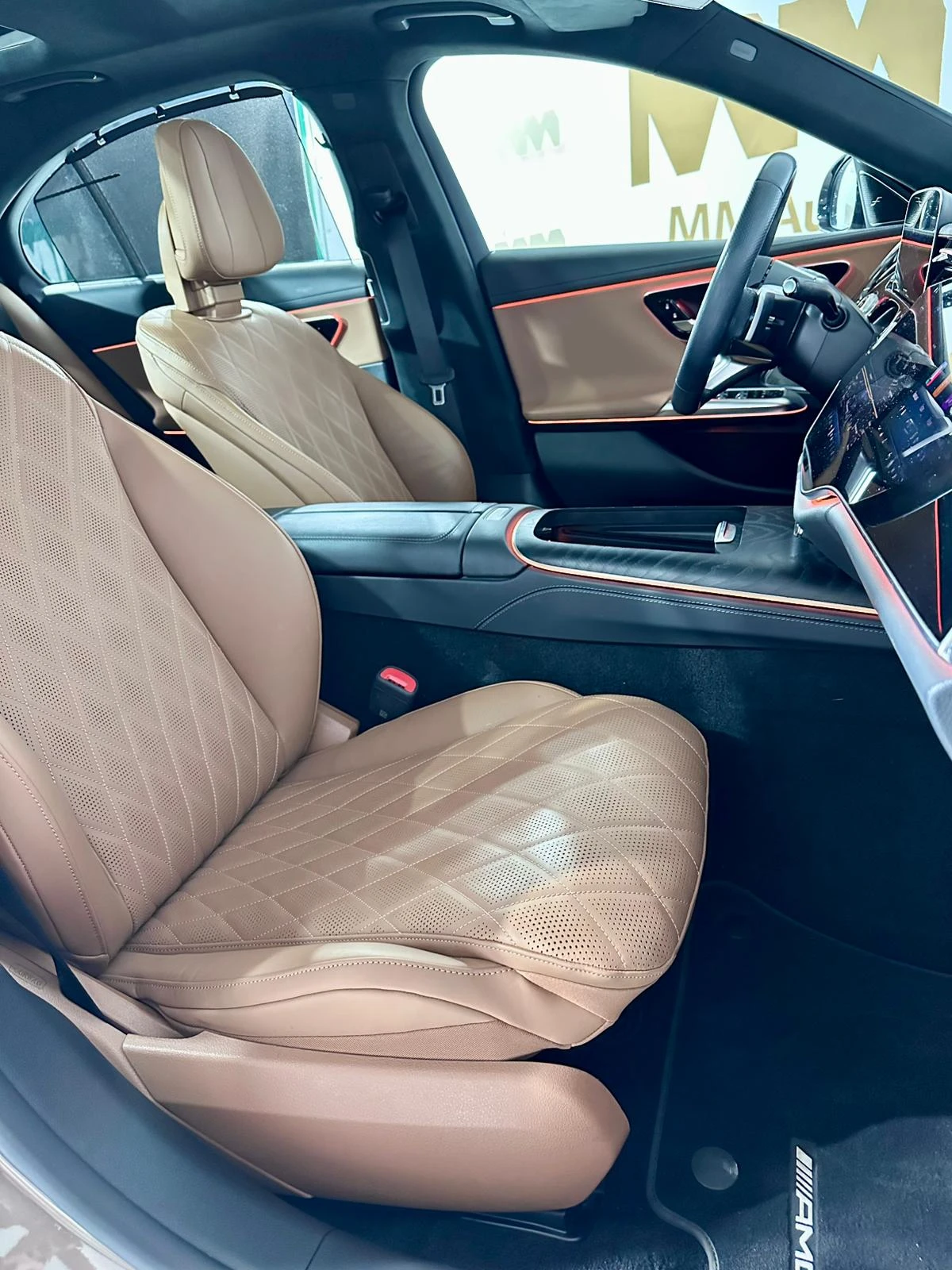 Mercedes-Benz E 450 d 4Matic* AMG* Exclusive* Burm* Superscreen* Full, снимка 10 - Автомобили и джипове - 54376359
