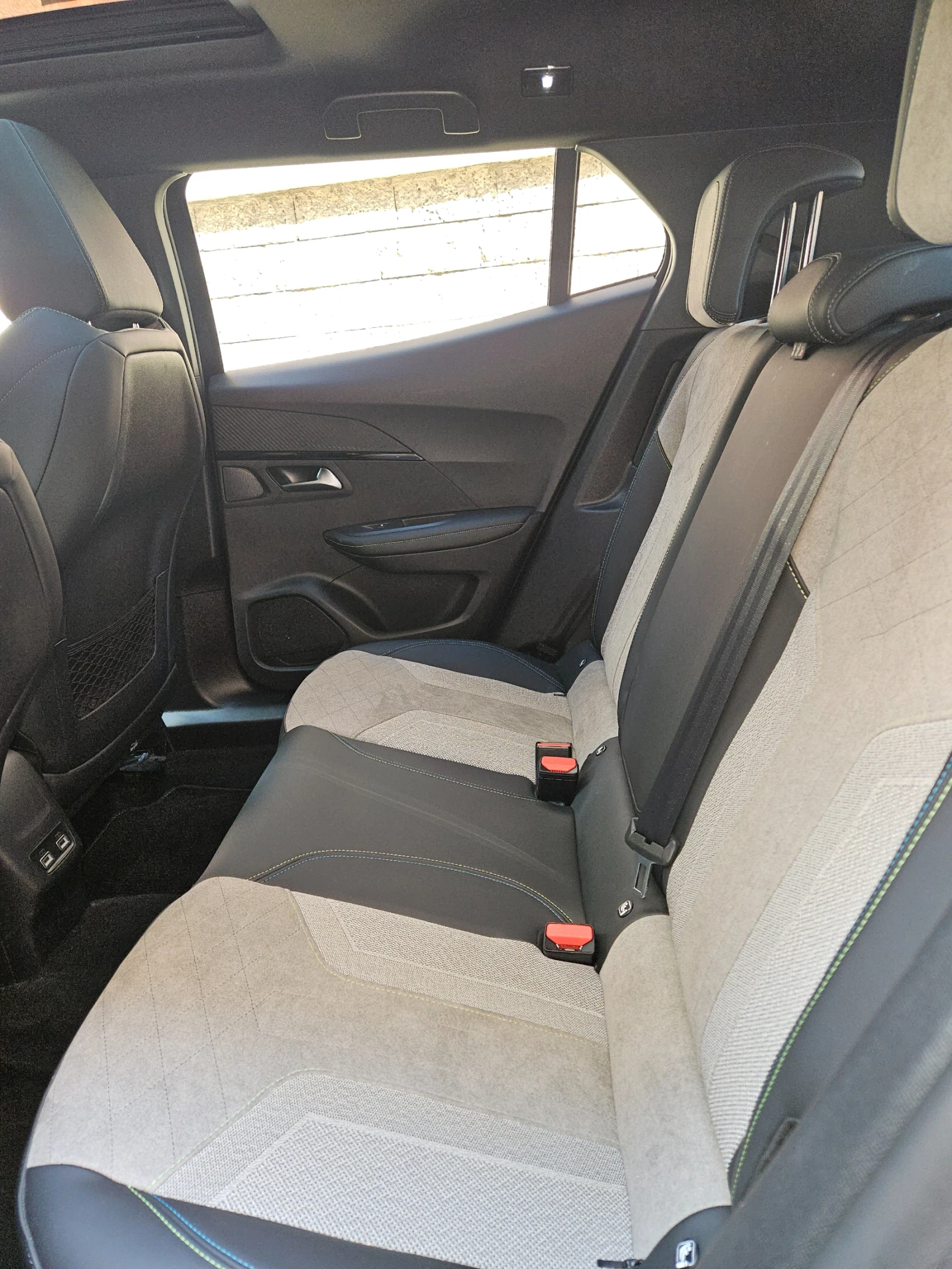 Peugeot 2008 GT 2008e 54kW 2022 Swiss , снимка 8 - Автомобили и джипове - 54859702