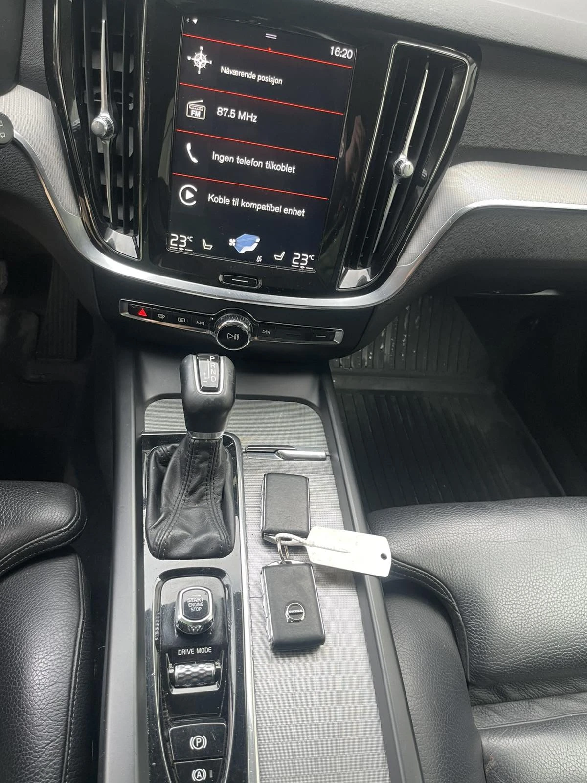 Volvo V60 2.0 , снимка 15 - Автомобили и джипове - 55327676