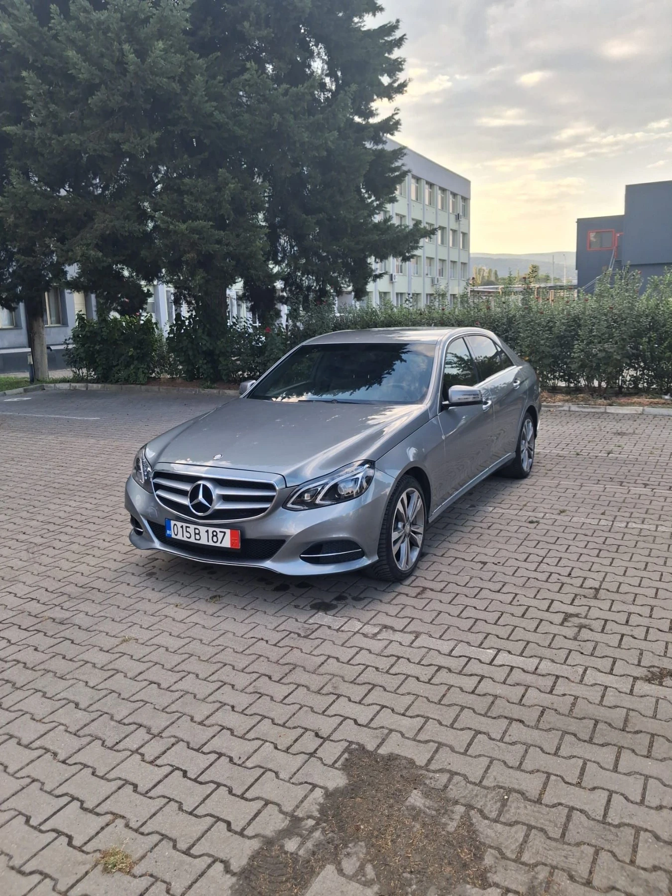 Mercedes-Benz E 220, снимка 10 - Автомобили и джипове - 55599299