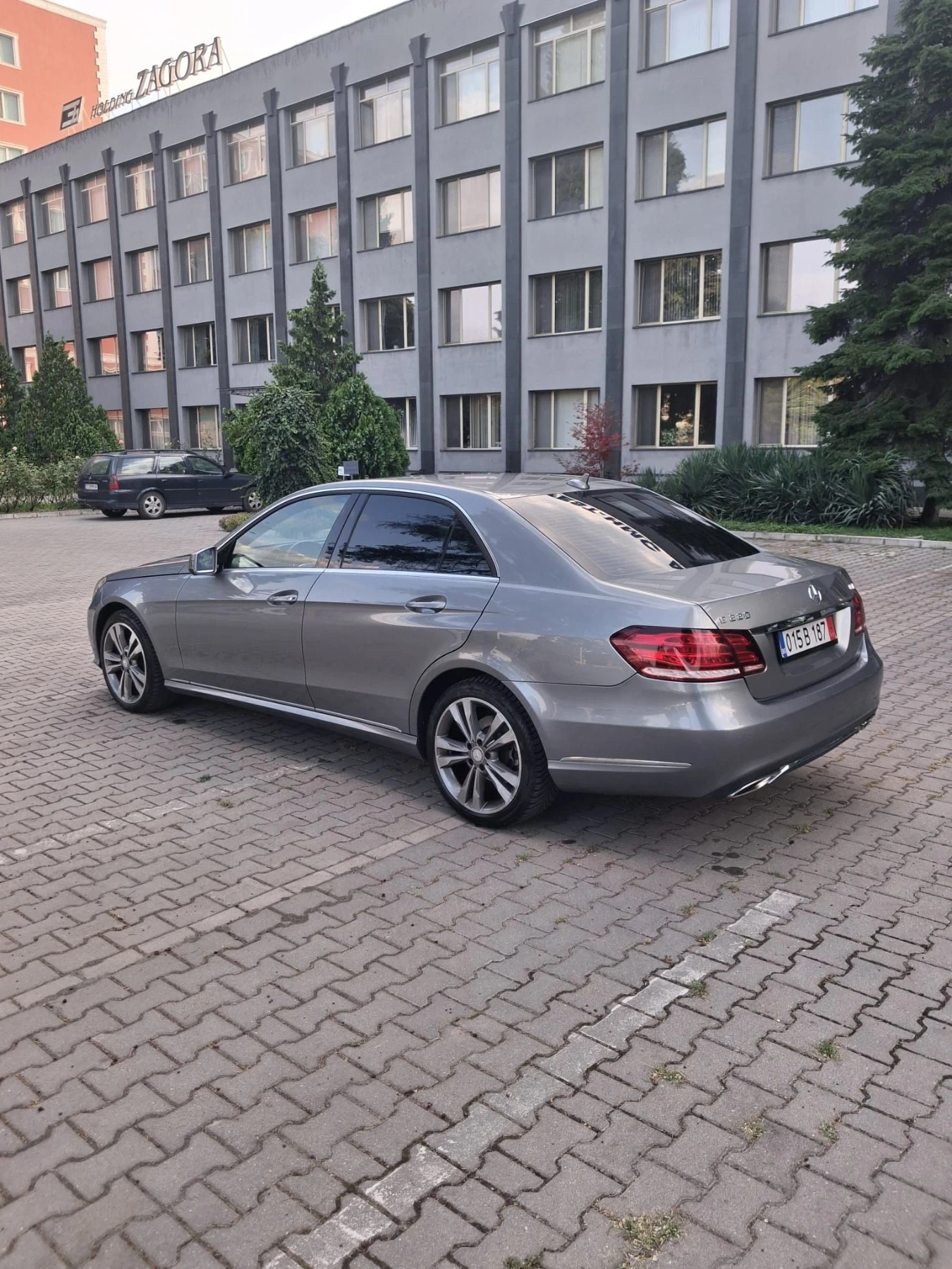 Mercedes-Benz E 220, снимка 16 - Автомобили и джипове - 55599299