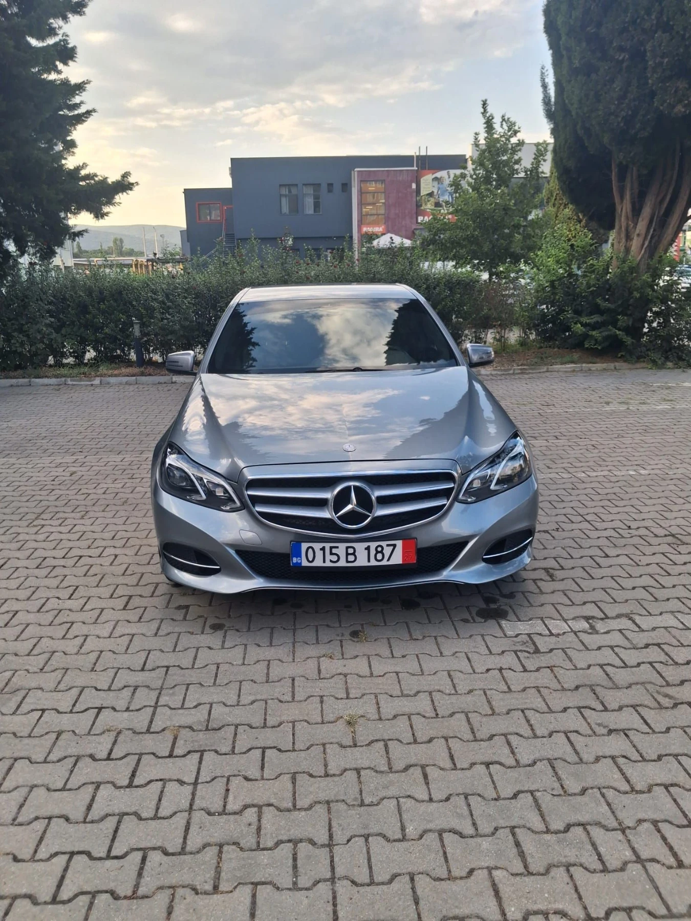 Mercedes-Benz E 220, снимка 12 - Автомобили и джипове - 55599299
