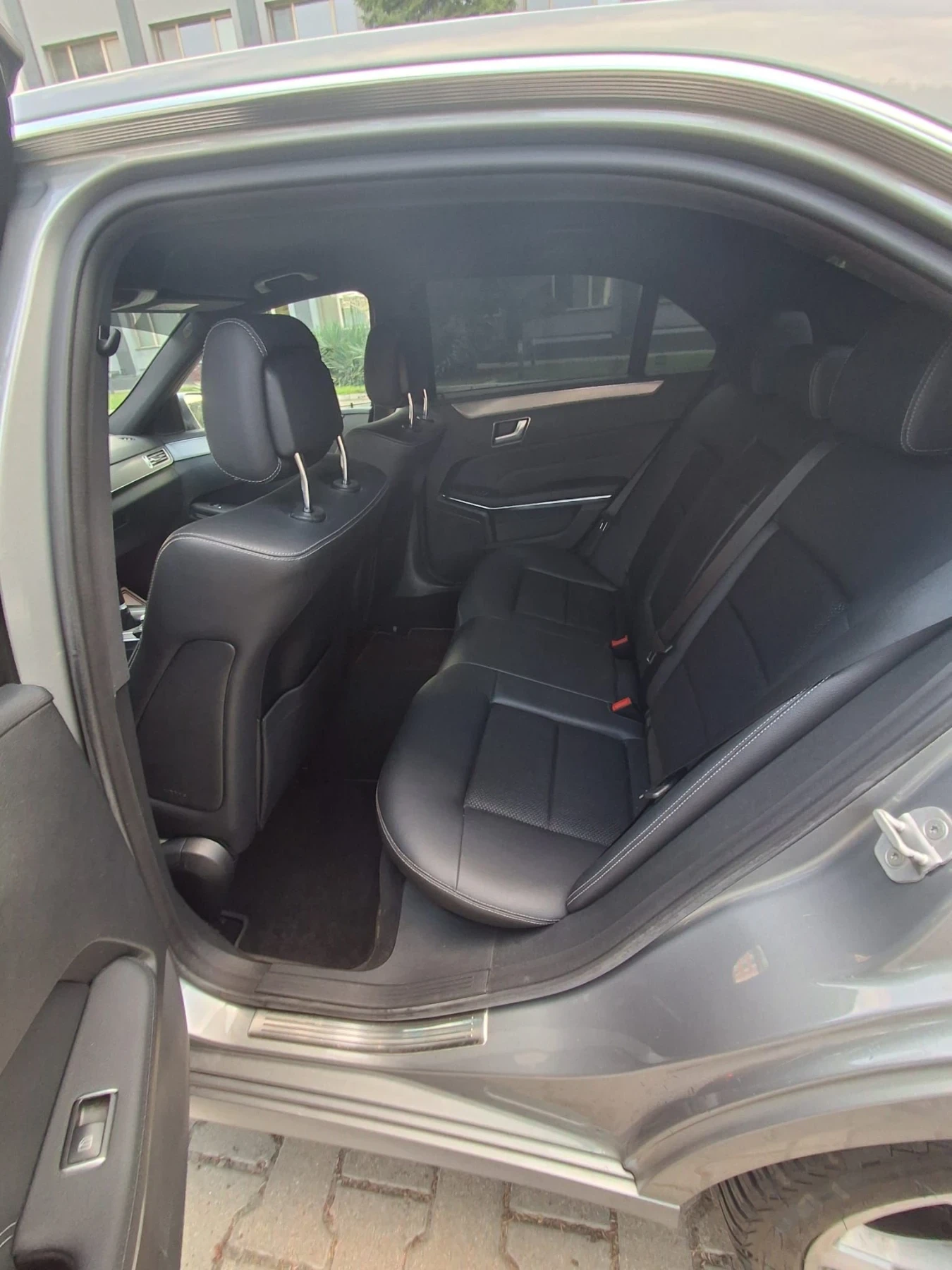 Mercedes-Benz E 220, снимка 4 - Автомобили и джипове - 55599299