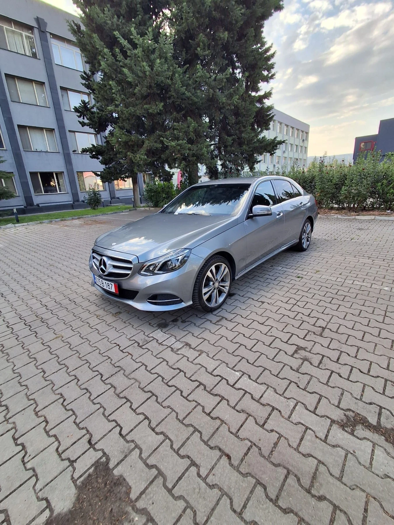 Mercedes-Benz E 220, снимка 14 - Автомобили и джипове - 55599299