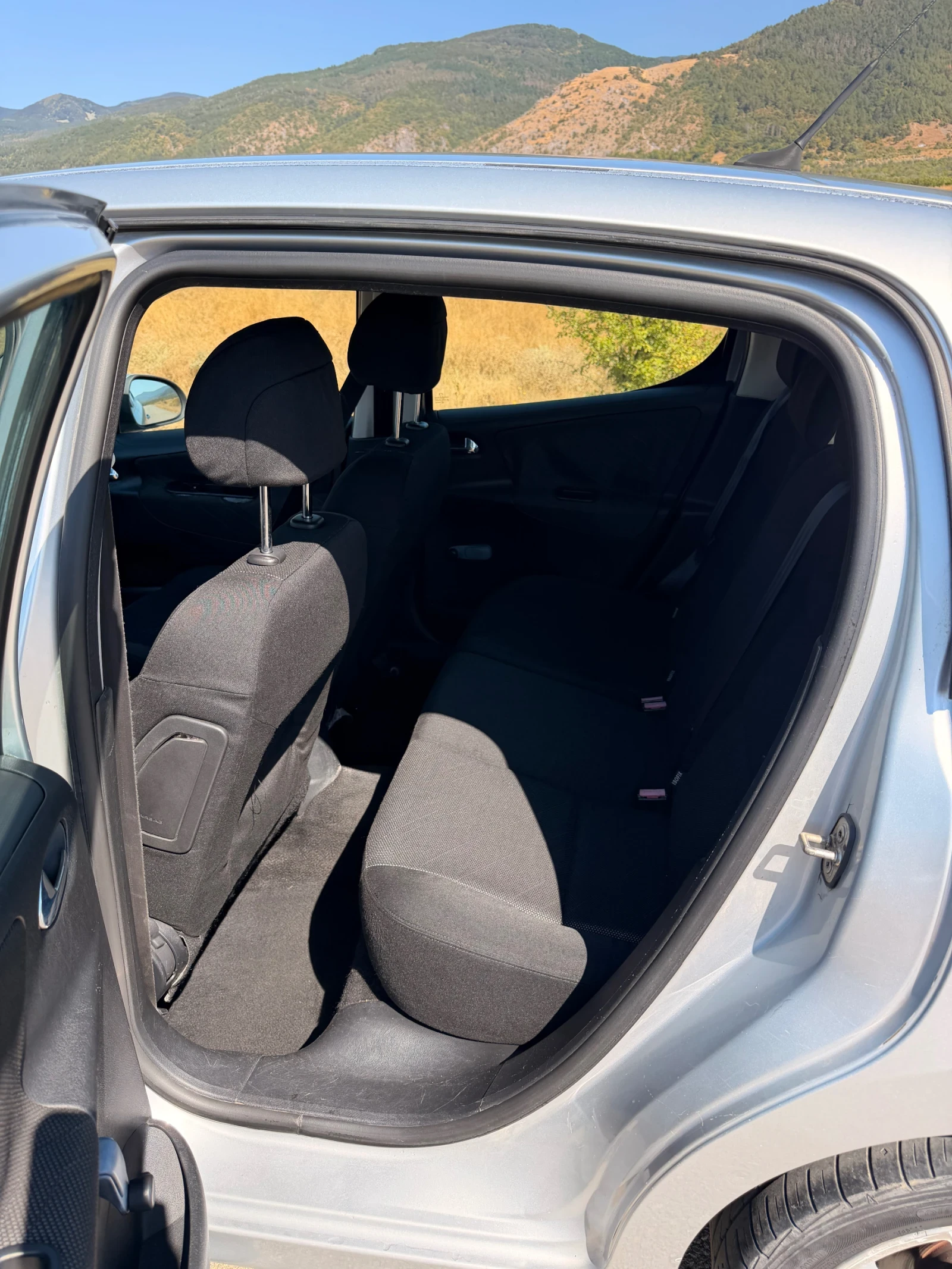 Peugeot 207 1.6 HDI, снимка 7 - Автомобили и джипове - 56018774