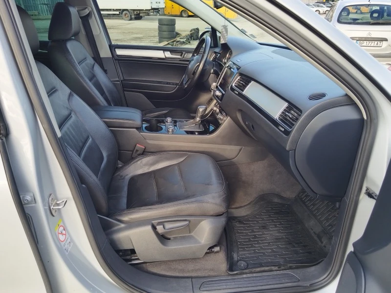 VW Touareg 3.0 TDI, снимка 15 - Автомобили и джипове - 45092080