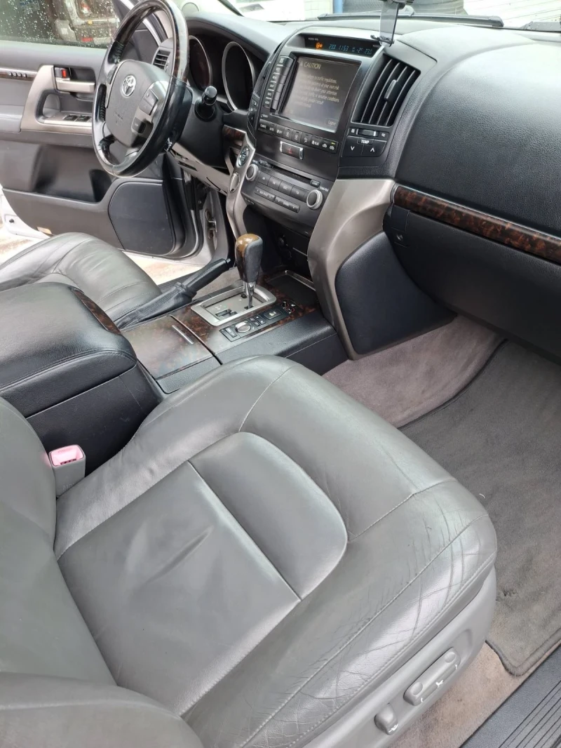 Toyota Land cruiser 200, снимка 11 - Автомобили и джипове - 48695567