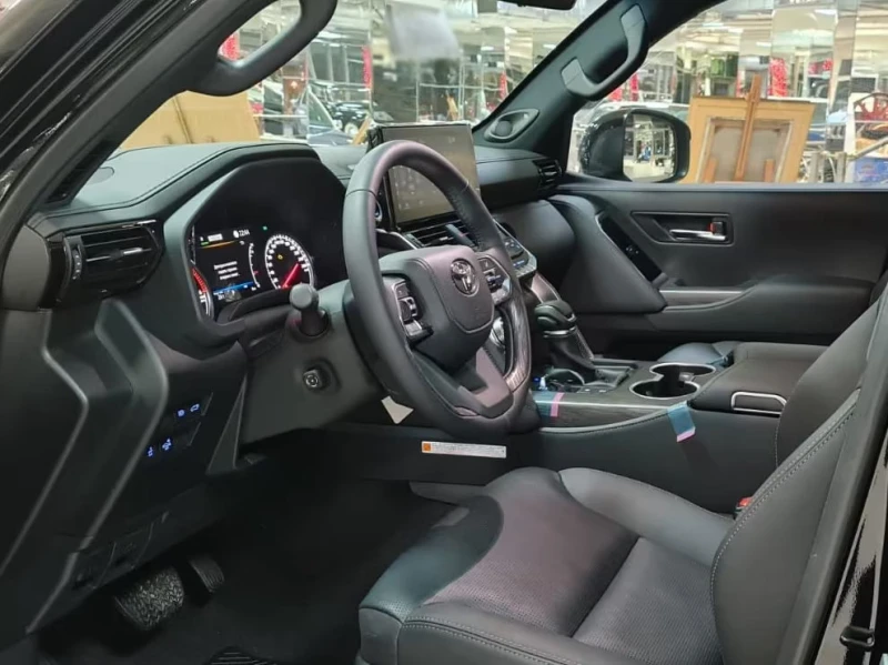 Toyota Land cruiser НОВ!/300/70thANV./305HP/CARPLAY/360/HUD/KLESS/737f, снимка 7 - Автомобили и джипове - 51690262