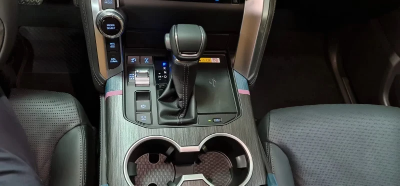 Toyota Land cruiser НОВ!/300/70thANV./305HP/CARPLAY/360/HUD/KLESS/737f, снимка 11 - Автомобили и джипове - 51690262
