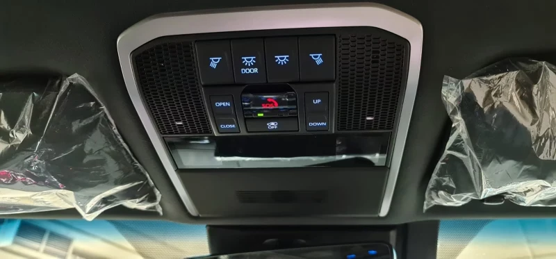 Toyota Land cruiser НОВ!/300/70thANV./305HP/CARPLAY/360/HUD/KLESS/737f, снимка 12 - Автомобили и джипове - 51690262