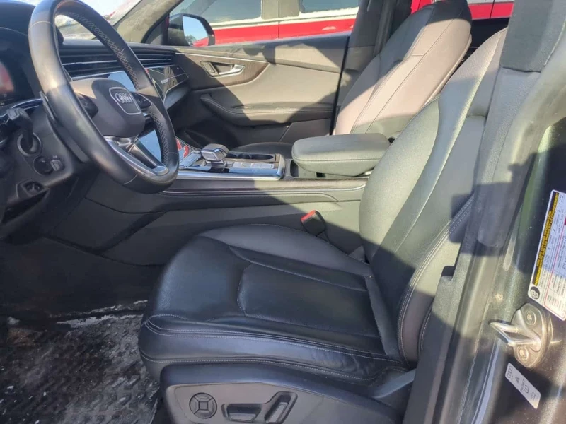 Audi Q8 * TECHNIK * Pano * 2 Ключа * Обдухване * Дистроник, снимка 5 - Автомобили и джипове - 53529644