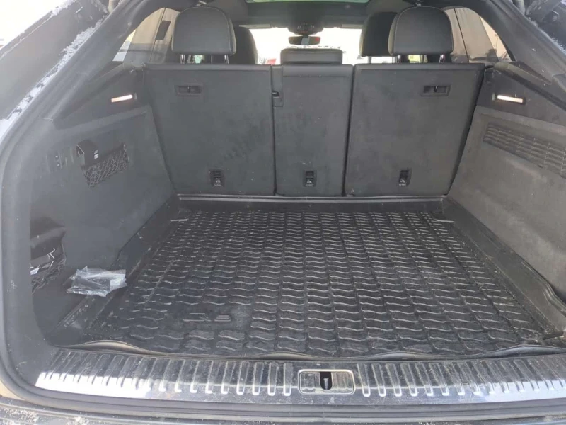 Audi Q8 * TECHNIK * Pano * 2 Ключа * Обдухване * Дистроник, снимка 12 - Автомобили и джипове - 53529644