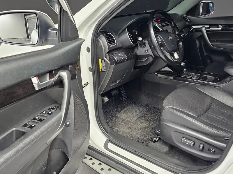 Kia Sorento 2.0 2Wd Tlx Special, снимка 10 - Автомобили и джипове - 56718630