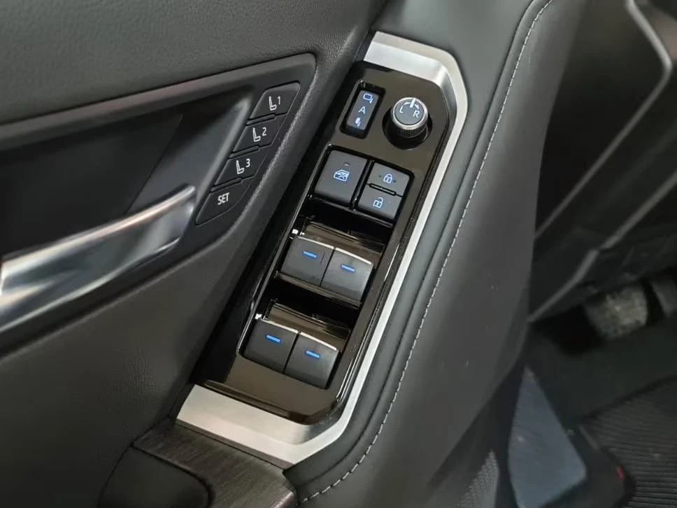 Toyota Land cruiser !/300/70thANV./305HP/CARPLAY/360/HUD/KLESS/737f | Mobile.bg   13