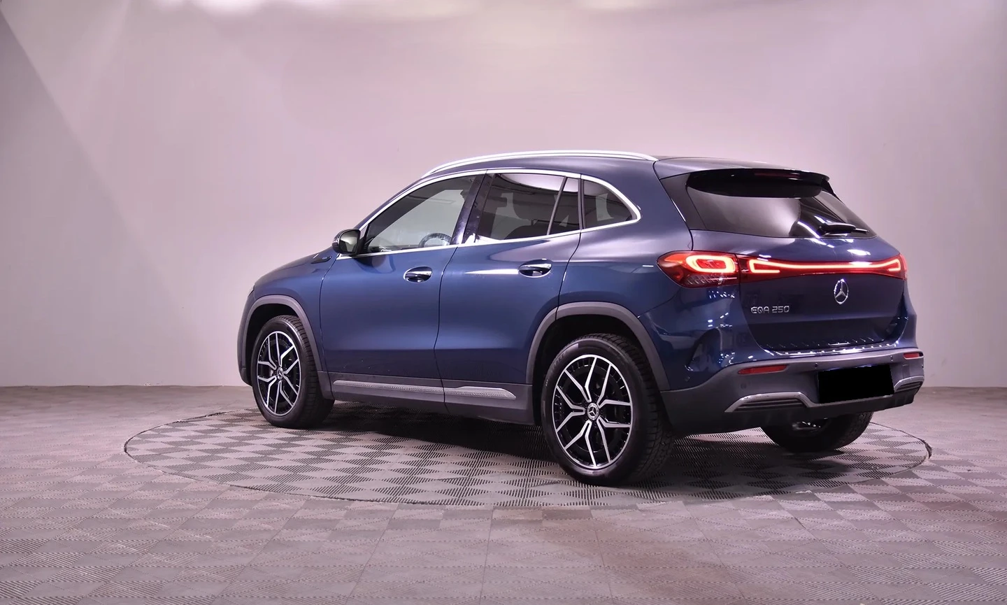 Mercedes-Benz EQA 250 - изображение 3