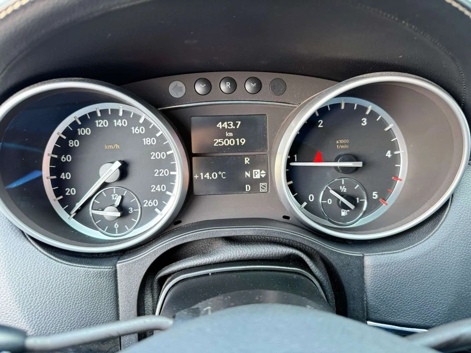 Mercedes-Benz ML 300 3.0 CDI 4 MATIC OFF ROUD paket, снимка 8 - Автомобили и джипове - 54032018