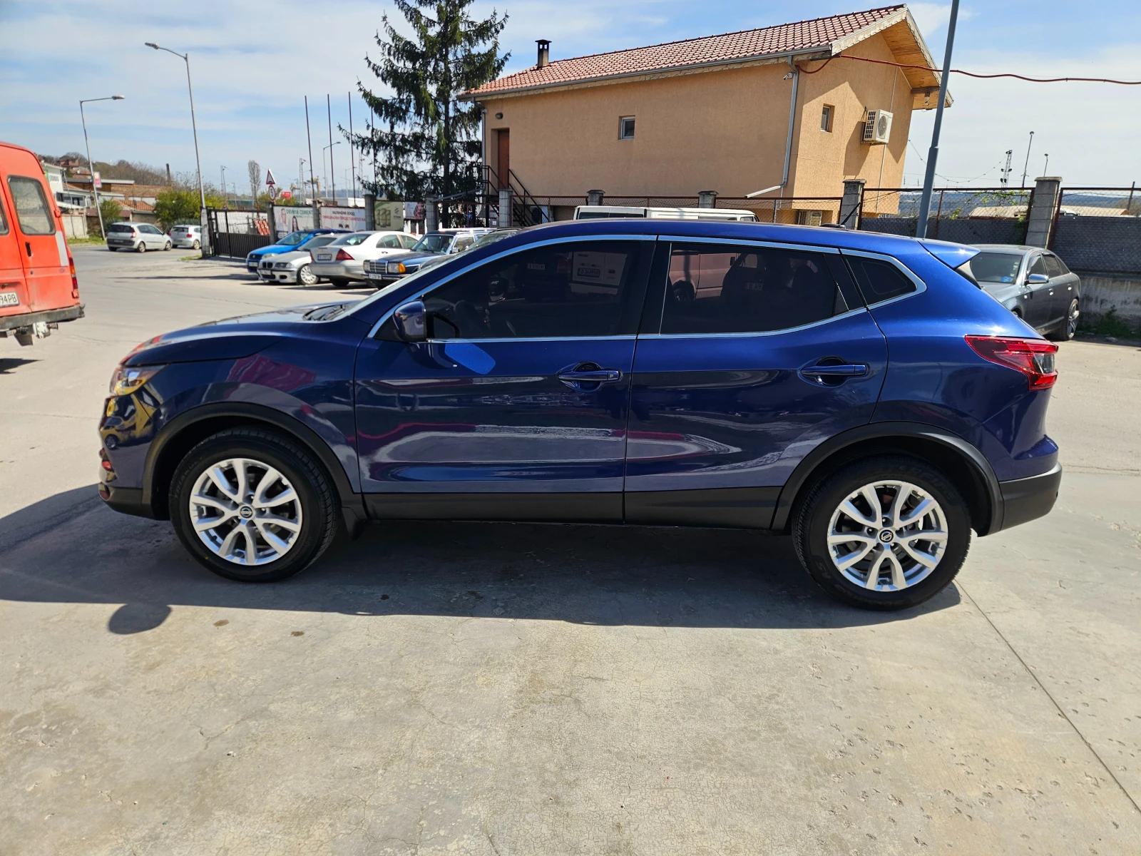 Nissan Qashqai 2.0  4x4, снимка 6 - Автомобили и джипове - 54217589