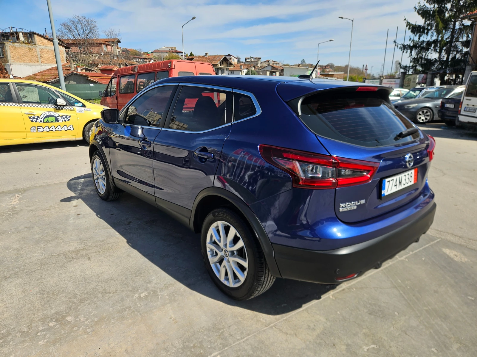 Nissan Qashqai 2.0  4x4, снимка 4 - Автомобили и джипове - 54217589