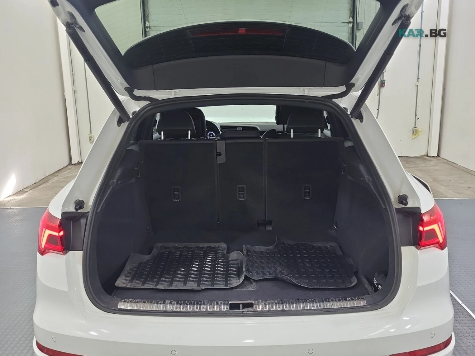 Audi Q3 quattro S-line Premium Plus АвтоКреди ЦЕНА ДО БГ, снимка 15 - Автомобили и джипове - 54880063