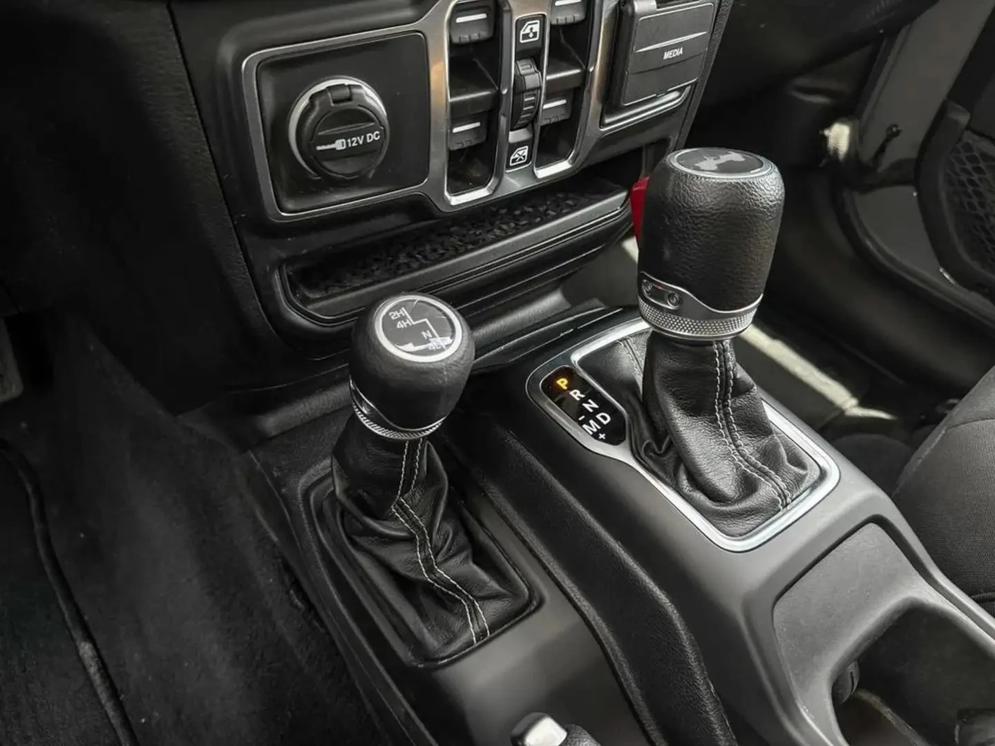 Jeep Wrangler SAHARA UNLIMITED ЦЕНА ДО БЪЛГАРИЯ АВТОКРЕДИТ, снимка 15 - Автомобили и джипове - 55504036