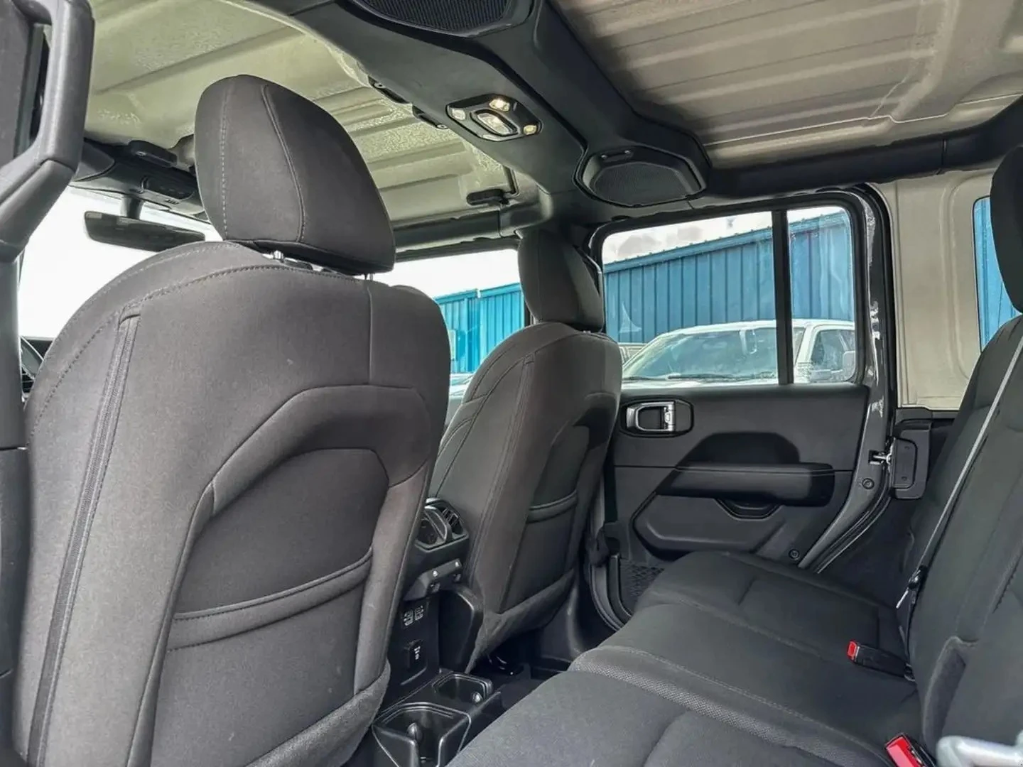 Jeep Wrangler SAHARA UNLIMITED ЦЕНА ДО БЪЛГАРИЯ АВТОКРЕДИТ, снимка 17 - Автомобили и джипове - 55504036