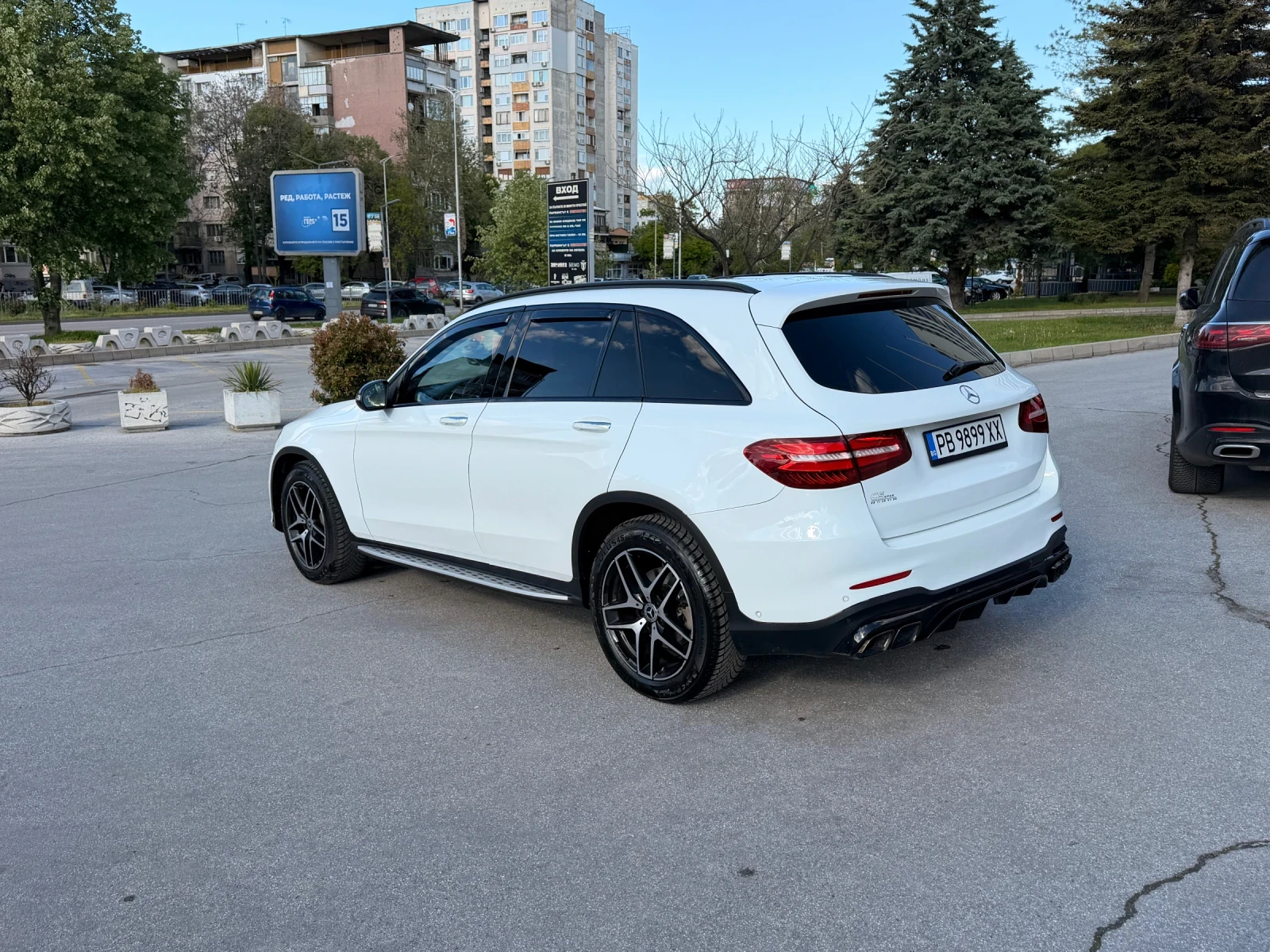 Mercedes-Benz GLC 350 AMG * 360 KAMERI* KEYLES GO* PANORAMA* DISTRONIK, снимка 4 - Автомобили и джипове - 55631195
