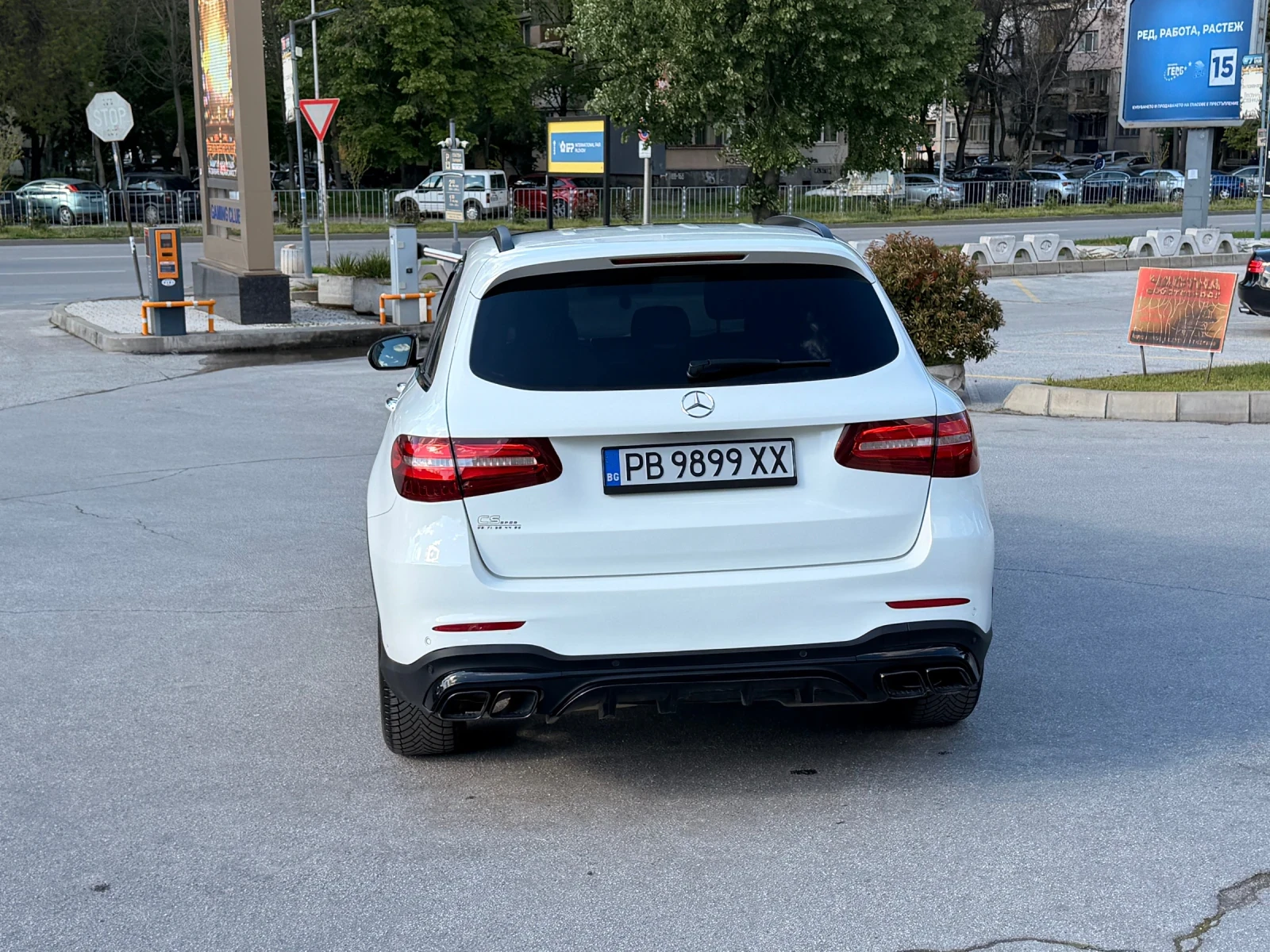 Mercedes-Benz GLC 350 AMG * 360 KAMERI* KEYLES GO* PANORAMA* DISTRONIK, снимка 3 - Автомобили и джипове - 55631195