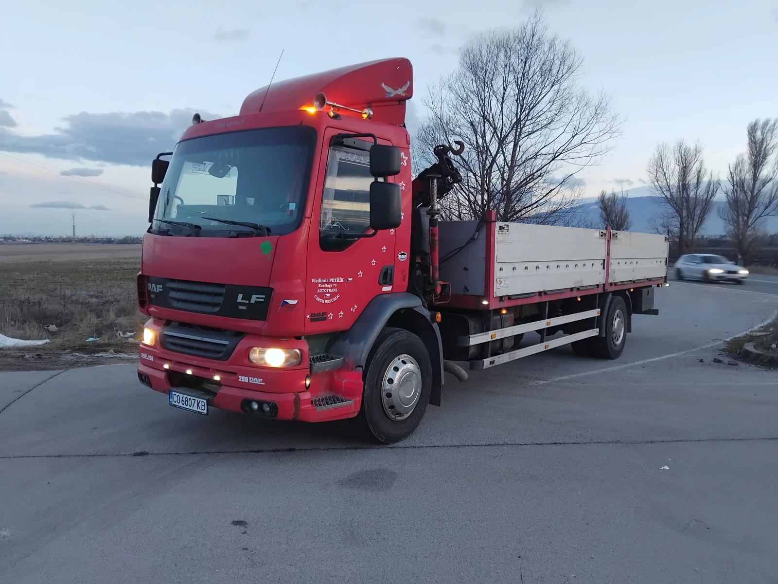 Daf Lf Камион с кран