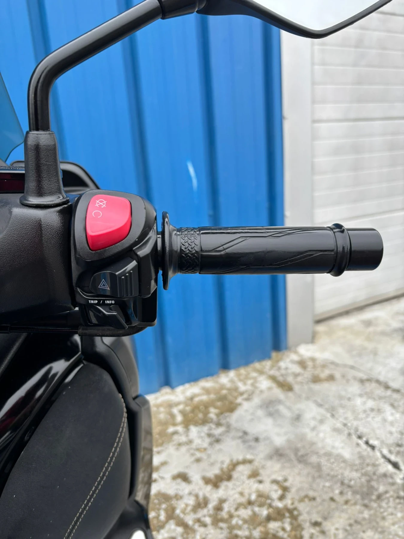 Yamaha X-max 300 iron max  - изображение 9