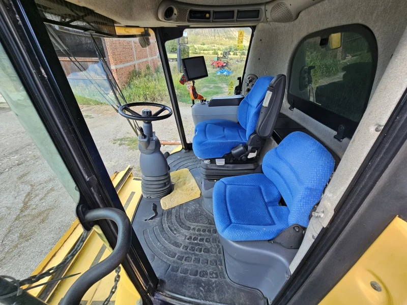 Комбайн New Holland Cx8070, снимка 3 - Селскостопанска техника - 47335270