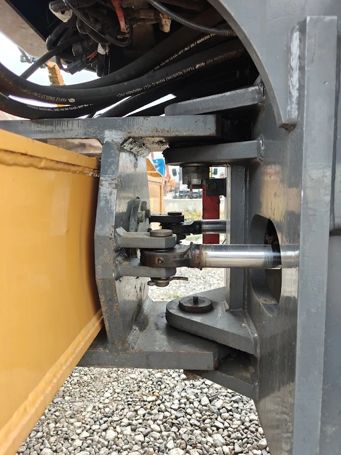  Case 1110 EX-D | Mobile.bg   13