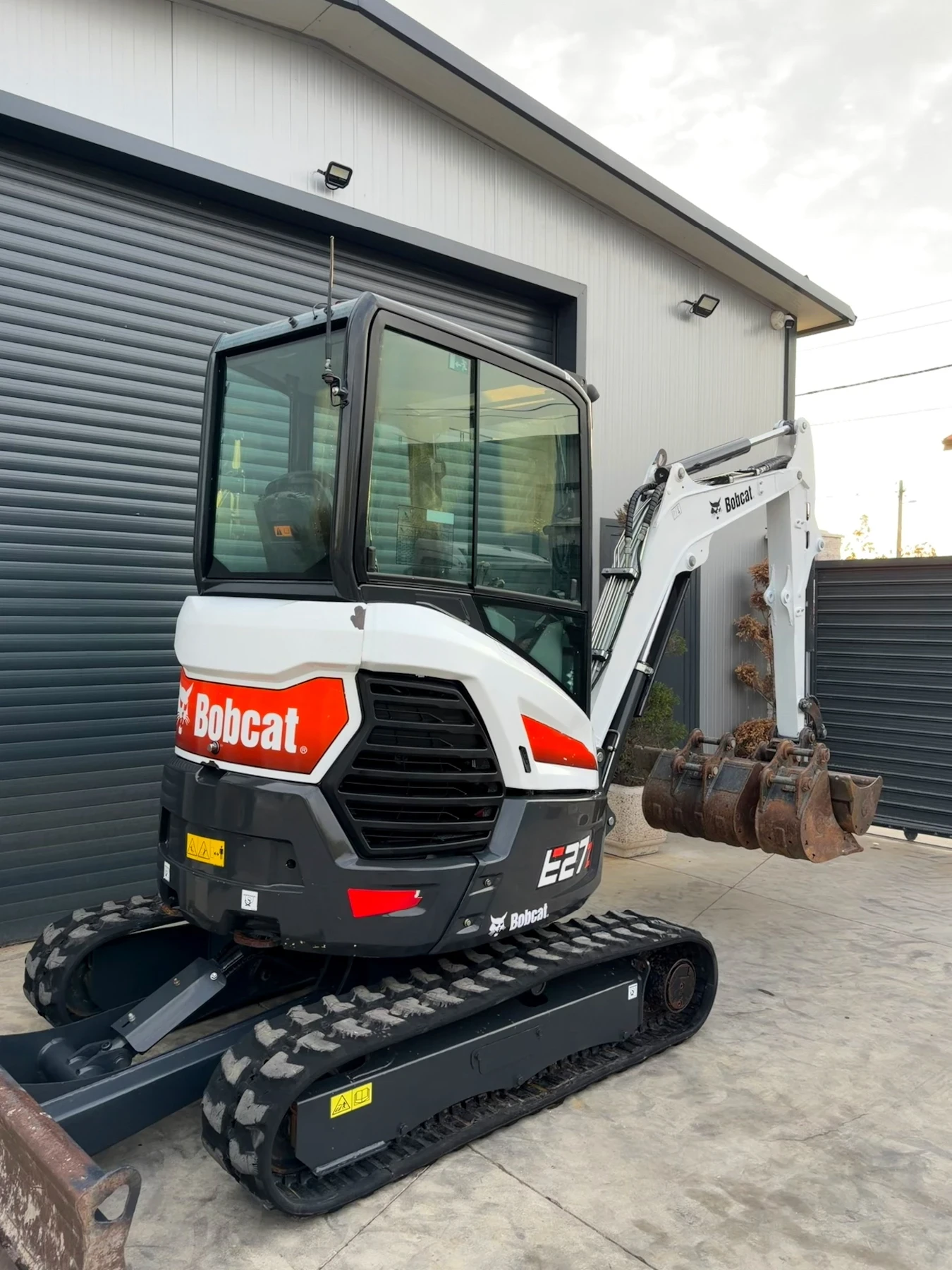 ����� Bobcat E27Z 2.7�. | Mobile.bg � ����������� 4