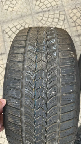 Гуми Зимни 225/45R17, снимка 2 - Гуми и джанти - 47300872