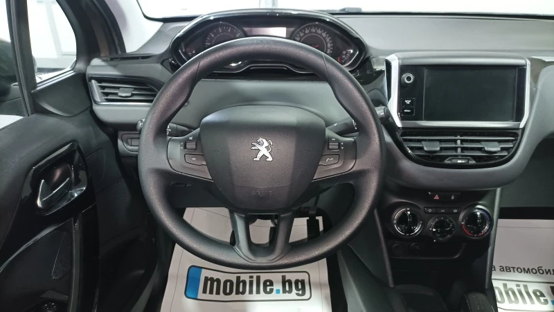 Peugeot 208 1.2 i, снимка 12 - Автомобили и джипове - 46355783