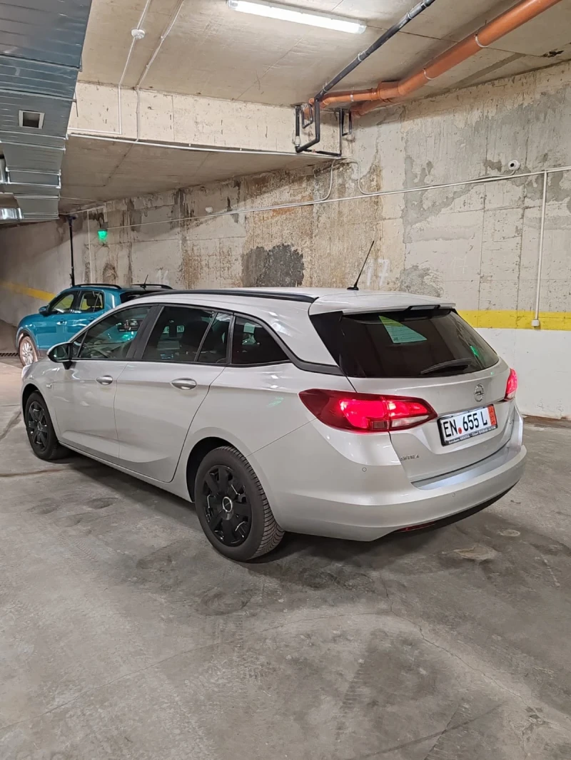 Opel Astra 1.6 CDTI SPORT TOURER, снимка 4 - Автомобили и джипове - 46959751