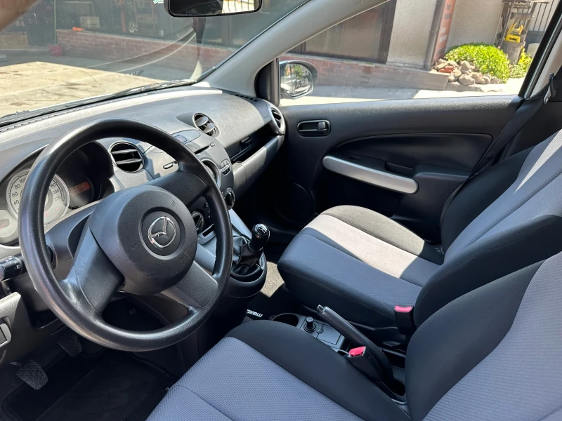 Mazda 2, снимка 10 - Автомобили и джипове - 48390707