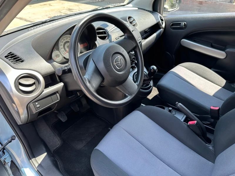 Mazda 2, снимка 11 - Автомобили и джипове - 48390707