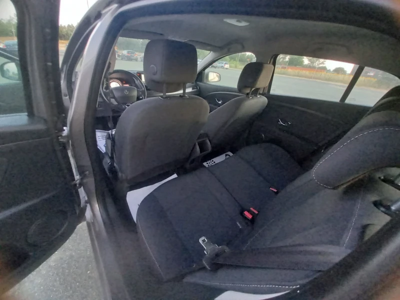 Renault Megane, снимка 10 - Автомобили и джипове - 50817239